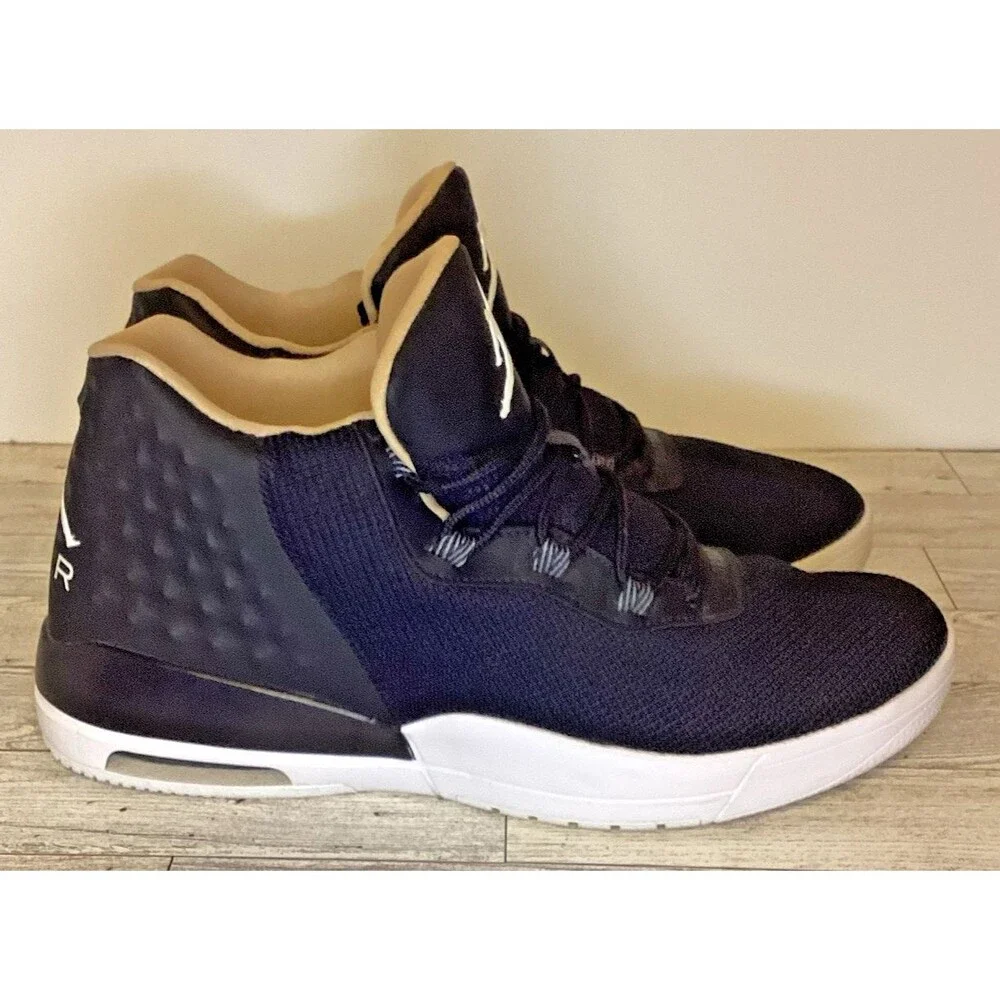 Nike Air Jordan Academy Basketball Shoes 844515-012 Men’s Size 9 Black EUC